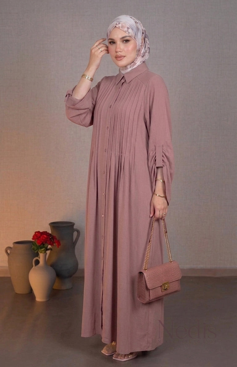 Lina Abaya de Haya Le charme des plis modernes et une élégance discrète